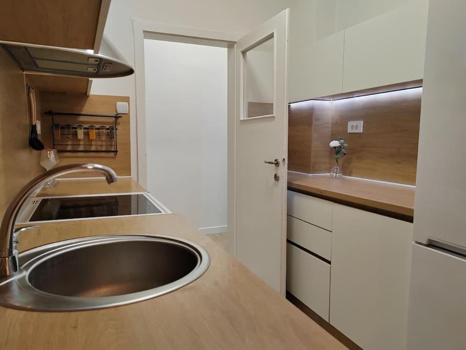 City Sqare Apartment Verde Skopje Eksteriør billede