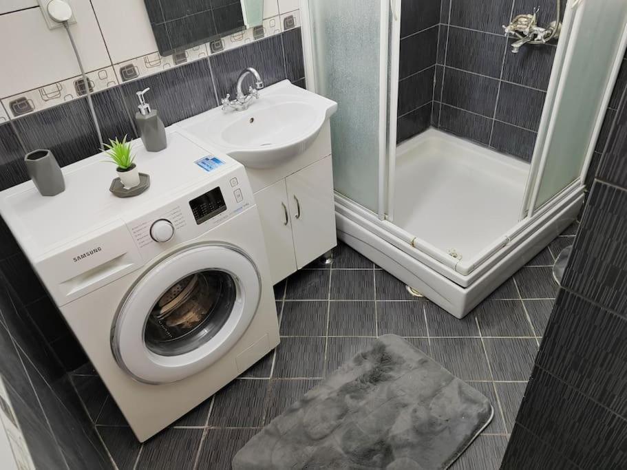 City Sqare Apartment Verde Skopje Eksteriør billede